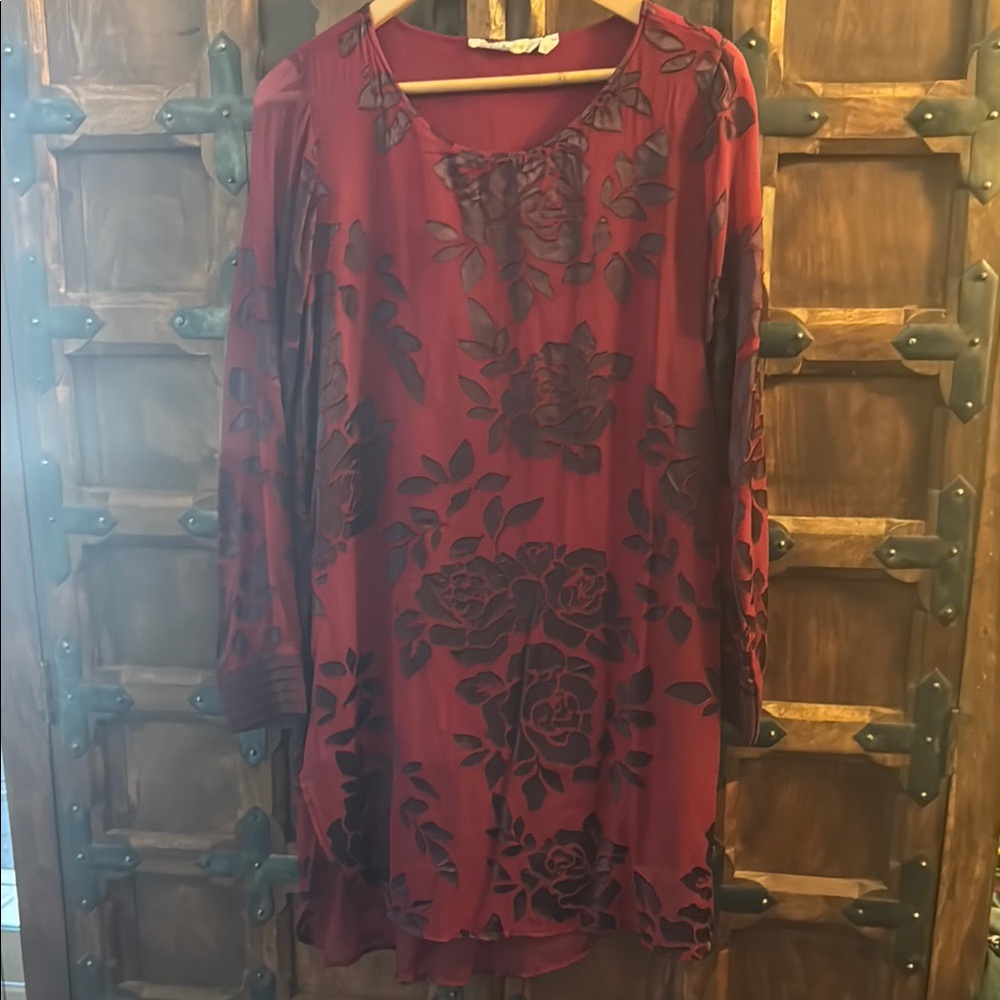 Soft Surroundings dark red crushed velvet style Sleeve Crew Neck blouse tunic